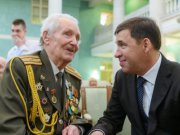Евгений Куйвашев 9 мая по телефону поздравил свердловских ветеранов с Днем Победы