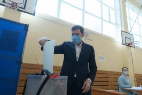 Евгений Куйвашев принял участие во всероссийском голосовании по поправкам в Конституцию РФ
