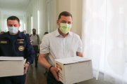 Евгений Куйвашев посетил Дом добровольцев и проголосовал вместе с волонтёрами на праймериз ЕР