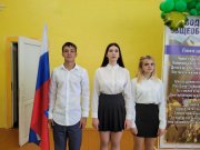 Первая торжественная церемония поднятия флага Российской Федерации и исполнение гимна