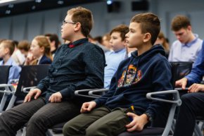 Более 1,6 тысячи школьников познакомились с высокотехнологичными профессиями в ходе чемпионата Хайтек в Екатеринбурге