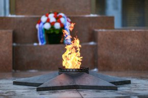 Торжественно-траурная церемония в честь 80-летия Сталинградской битвы прошла на Широкореченском мемориале в Екатеринбурге