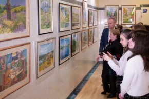 Выставка работ юных художников из Макеевки «Донбасс – моя любовь» открылась в Екатеринбурге