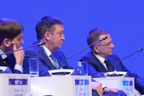 Владимир Якушев, Ирек Файзуллин и Евгений Куйвашев обсудили с участниками пленарного заседания 100+ TechnoBuild