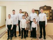 Президентский орден «Родительская слава» вручен многодетной семье Сударевых из Свердловской области