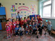 Сотрудники Госавтоинспекции в детском саду «Родничок» провели мастер-класс по изготовлению световозвращающих элементов