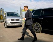Евгений Куйвашев попросил мэров отдать автомобили администраций врачам  
