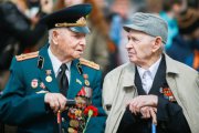 Евгений Куйвашев повысил выплаты ко Дню Победы
