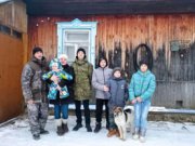 Многодетная семья Маркиных из Ключевска получит для своего домашнего хозяйства корову после обращения к Евгению Куйвашеву 