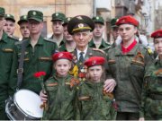 Уральские военные провели концерт под окнами для ветерана в Нижнем Тагиле