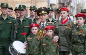 Уральские военные провели концерт под окнами для ветерана в Нижнем Тагиле