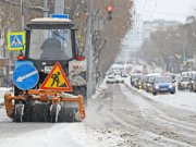 На дорогах Свердловской области работает более 300 снегоуборочных машин, чтобы обеспечить бесперебойный проезд транспорта