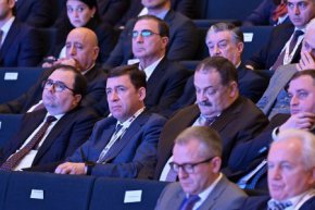 Евгений Куйвашев в составе российской делегации работает на площадке XI Российско-Азербайджанского межрегионального форума
