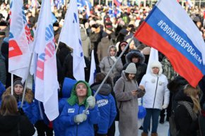  Тысячи свердловчан приняли участие в митинге-концерте «Слава защитникам Отечества» в Екатеринбурге