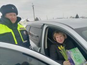 Сотрудники Госавтоинспекции Туринской Слободы присоединились к всероссийской акции «Цветы для автоледи»