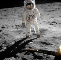 Роскосмос определил дату первого полета на Луну в современной России