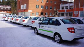 12 больниц региона получили новые автомобили