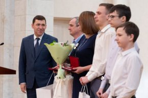 Евгений Куйвашев вручил государственные награды выдающимся уральцам                    