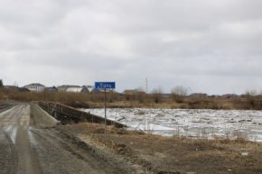 Дорожники до конца марта освободят от льда восемь мостов в Свердловской области