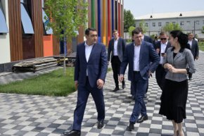 Главы Свердловской и Ферганской областей обменялись опытом по воплощению в жизнь уникальных образовательных проектов