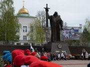 Торжественно-траурная церемония возложения цветов к памятнику «Седой Урал» прошла в Екатеринбурге в преддверии Дня Победы