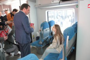 Десятимиллионный пассажир электропоезда «Ласточка» отправился по губернаторскому маршруту в Качканар