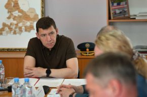 Евгений Куйвашев провёл в Арамили совещание в связи с крупным пожаром, случившимся здесь накануне