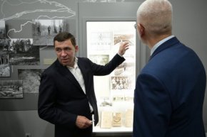 Евгений Куйвашев отметил высокую просветительскую роль новой экспозиции Свердловского краеведческого музея, посвящённой Дому Романовых