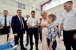  Евгений Куйвашев назвал масштабную модернизацию Дворца детского творчества в Нижнем Тагиле, где допобразование получают свыше 4 тысяч детей, инвестицией в будущее региона