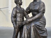 Памятник первому учителю появился в Екатеринбурге