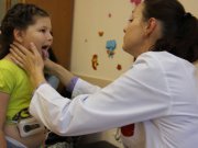 Свердловские врачи рассказали, как уберечь детей от энтеровирусной инфекции и вовремя распознать её менингеальную форму
