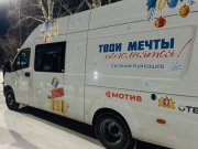 Новогодний грузовичок завершает развозить подарки воспитанникам социальных учреждений Свердловской области