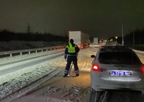 Госавтоинспекция Свердловской области призывает автомобилистов к повышенной осторожности в связи с ухудшением погодных условий